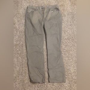 Levi Cargo Pants. Tan. 34/34. Barely worn.
